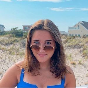 Meet your Posher, Cayla